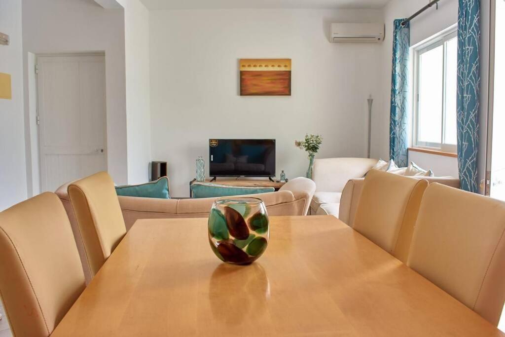 Apartamento T3 Encantador Com Piscina Wifi E Perto De Praia Santa Maria Esterno foto